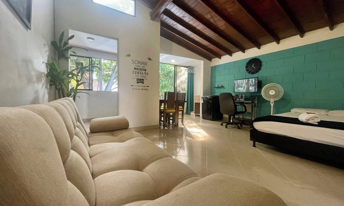 Laureles - Estadio Apartment | Apartment in Laureles 900MB WiFi, Netflix & Disney+