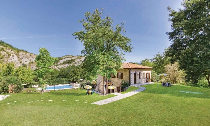 Apecchio House | Apartment in Marche near Urbino and Pool