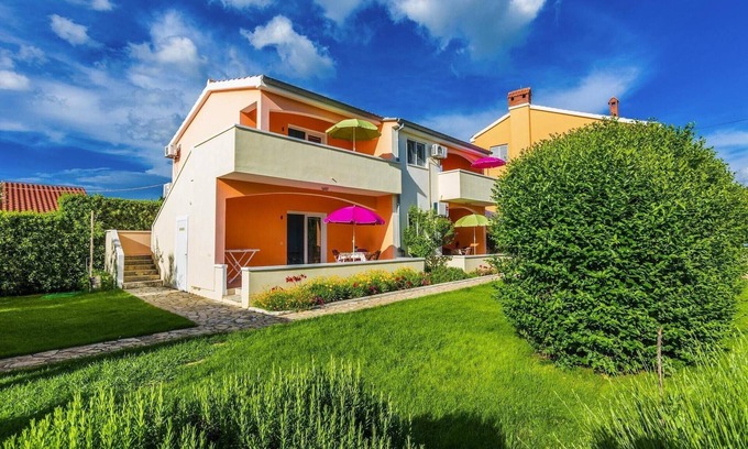 Zaton Apartment | Apartment in Nin near the Beach & Pool