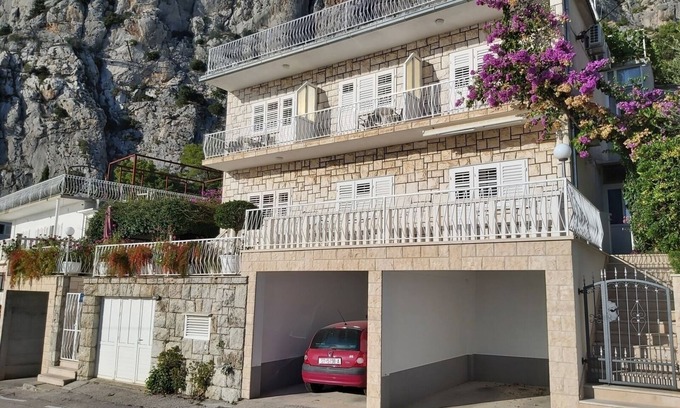 Borak Apartment | Apartment in Omiš with Seaview, Balcony, Air condition, WIFI (161-1)