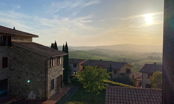 Pomaia Apartment | Apartment in Pomaia, family-friendly, terrace with a view, free Wi-Fi, up to 4 people