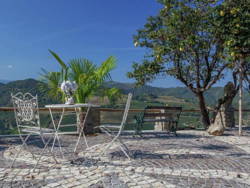 Modigliana Apartment | Apartment in quiet and green environment with swimming pool