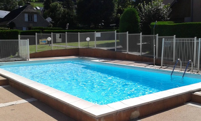 Esquieze-Sere Apartment | Apartment in residence with pool, near all amenities