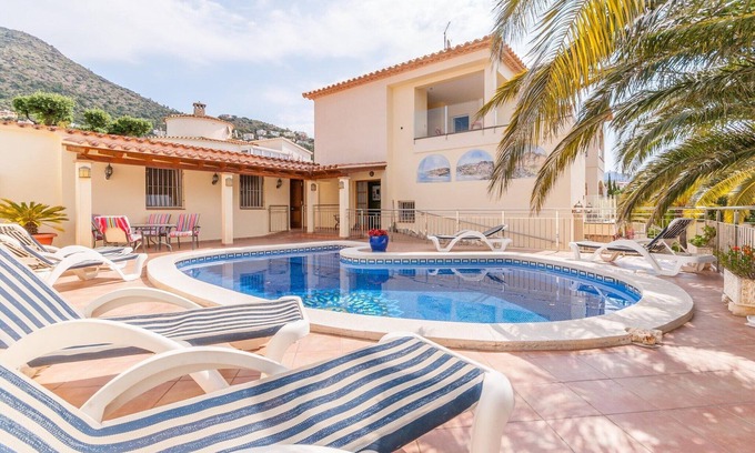El Mas Fumats Apartment | Apartment in Rosas with Private Pool & Bay View