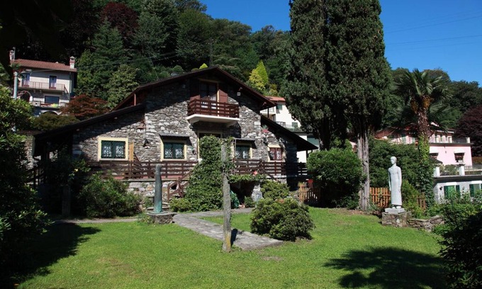Carciano Ski Chalet | Apartment in stone chalet surrounded by greenery a few steps from the lake