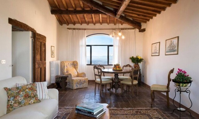 Pergine Valdarno House | Apartment in Tuscany with Stunning Hilltop Views