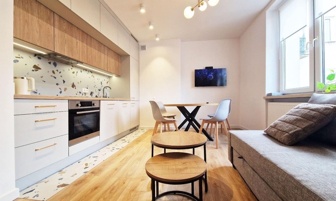 Wola Apartment | Apartment in the center of the district Wola, close to the subway.