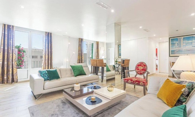 Alicante City Centre Apartment | Apartment in the center of Alicante and 100 meters from the beach.