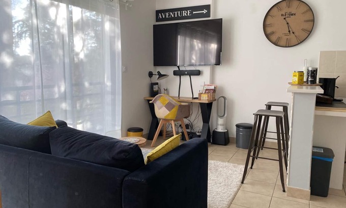 Vieux Malakoff Apartment | Apartment in the center of town, view of the Jardin des Plantes, with secure parking.