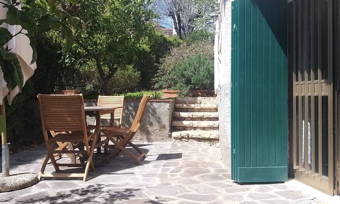 Ortonovo Apartment | Apartment in the center with garden and parking space