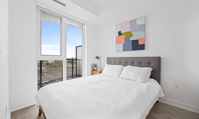 The Queensway Condo | Apartment in the Heart of Etobicoke Close to Transit, an Urban Oasis!