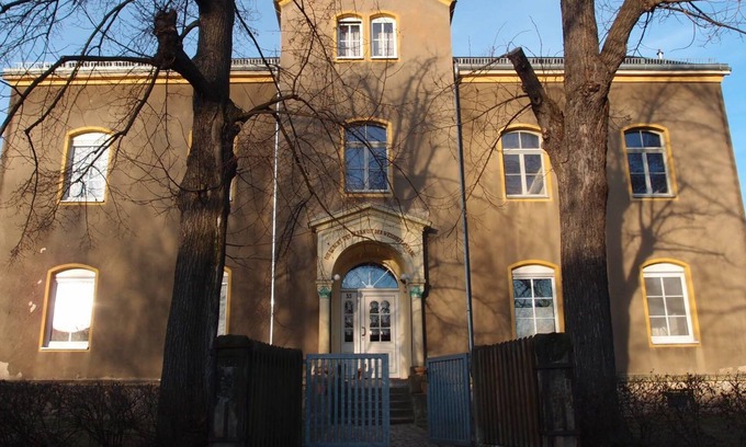 Serkowitz Apartment | Apartment in the old school