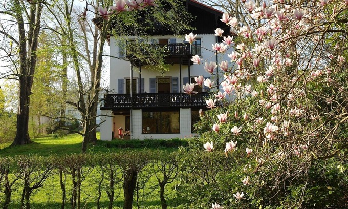 Lichtenwalde Apartment | Apartment in the "Villa Schweizerhaus" at the baroque castle Lichtenwalde