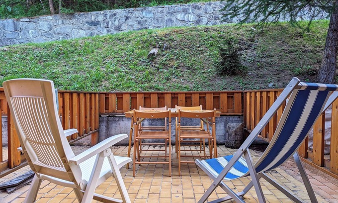 Gressan Apartment | Apartment in the wood for families, couples & groups. 10min walk from ski area