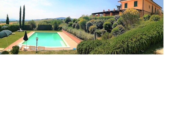 Bivio Pozzo Apartment | Apartment in villa with pool in the countryside with pets allowed