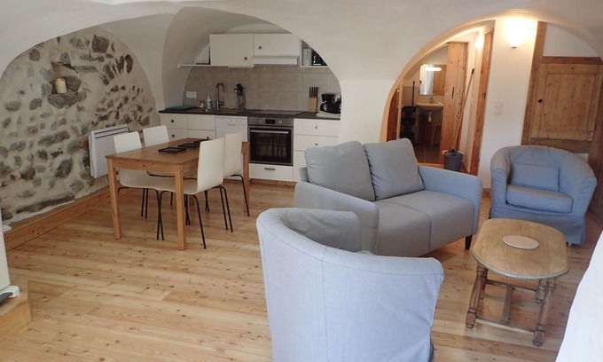 Vallouise Apartment | Apartment in vaulted cellar in the heart of Vallouise