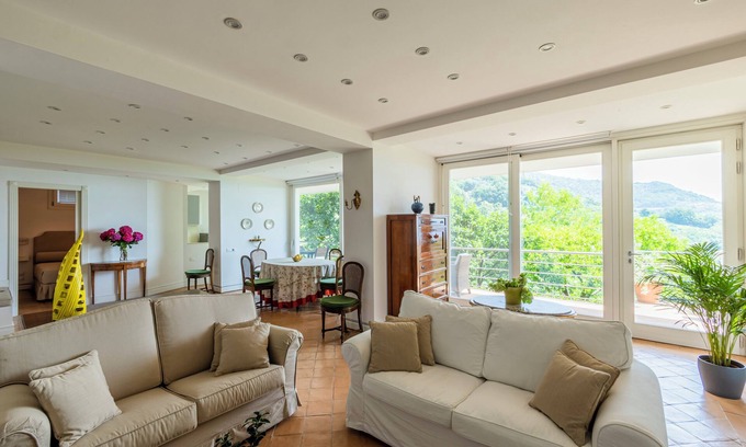 Raito Apartment | Apartment in Vietri S/M only 4 km from Salerno and its famous "Luci d'Artista"