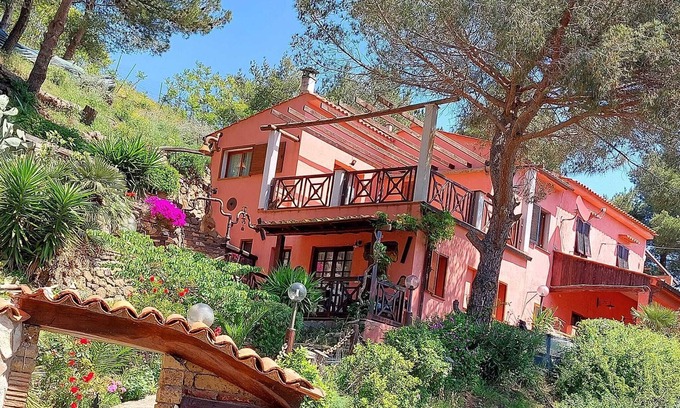 Rio nell'Elba House | apartment in villa with terrace overlooking the sea
