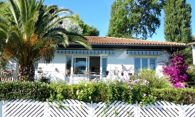 Ciboure Apartment | Apartment in villa in residential and quiet area, near the beach, center city and shops.,