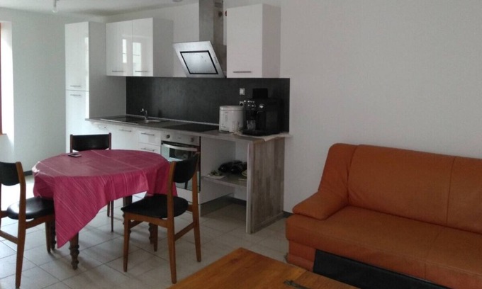 Tallard Apartment | Apartment in Village house T3