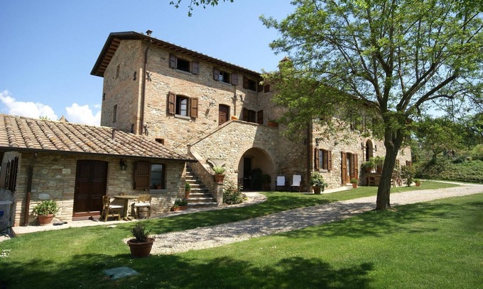 Montone Apartment | Apartment in Montone with Pool & Garden