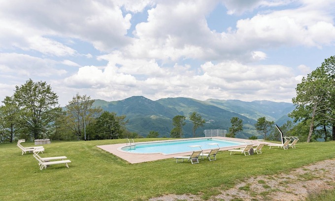 San Marcello Pistoiese Apartment | Apartment "Serrino 2" with Mountain View, Shared Pool & Wi-Fi