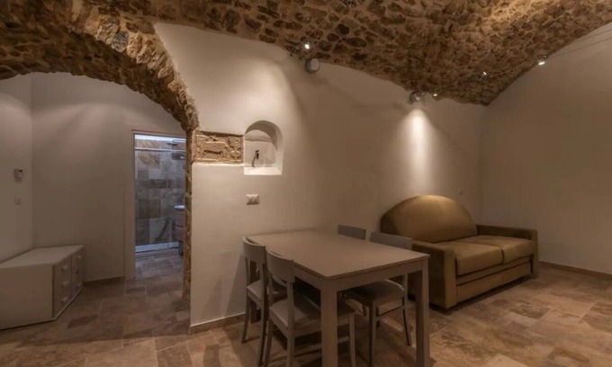 SantʼAgata di Puglia Apartment | Apartment 'Tena - Arco Pronti' with Mountain View, Wi-Fi and Air Conditioning