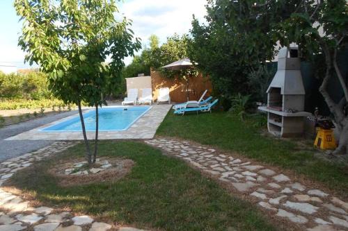 Kastel Stari Apartment | Apartment Ivana with pool and parking