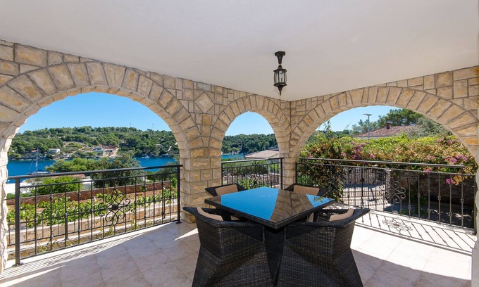 Rogac Apartment | Apartment Jakov (10721-A1) - Rogac - island Solta