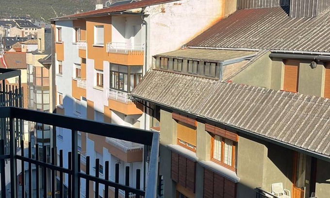 Jaca Apartment | Apartment Jaca, 4 bedrooms, 8 persons