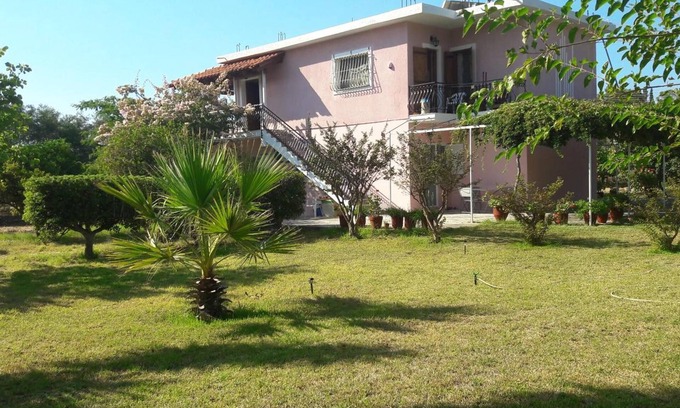 Sarlata Apartment | Apartment 'Jerry' with Mountain View, Wi-Fi and Air Conditioning