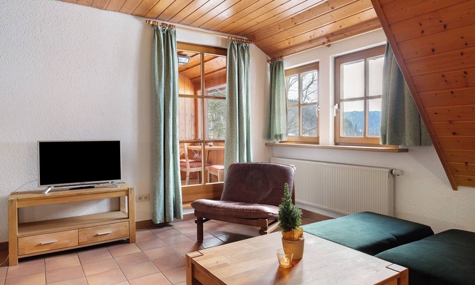 Ehlenbogen Apartment | Apartment 'Kinzigstuben' with Mountain View, Shared Terrace and Wi-Fi