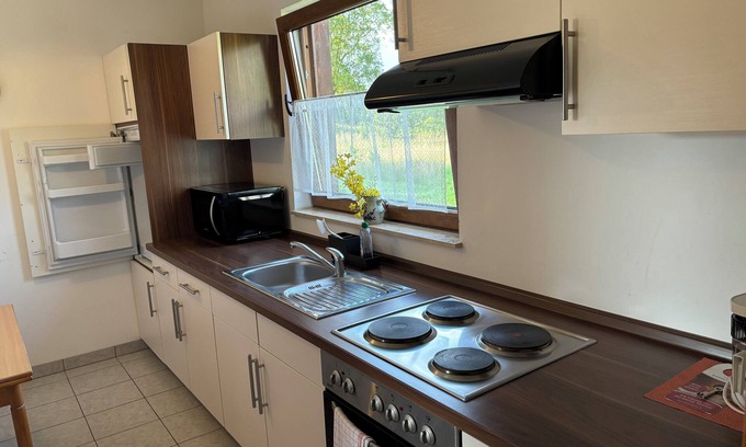 Lahnstein auf der Hohe Apartment | Apartment kitchen and bedroom - in the middle of the countryside - 15 minutes to Koblenz