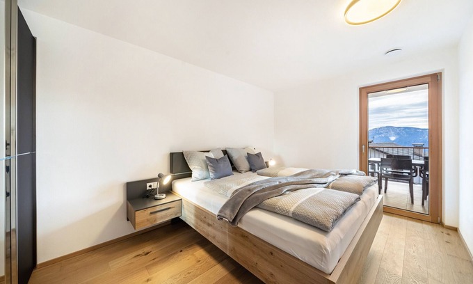 Meltina Apartment | Apartment 'Klara' with Mountain View, Private Terrace and Wi-Fi