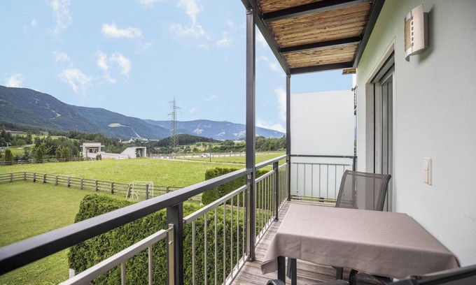 Perca Apartment | Apartment 'Kronsun Harmonie' with Mountain View, Shared Garden and Wi-Fi