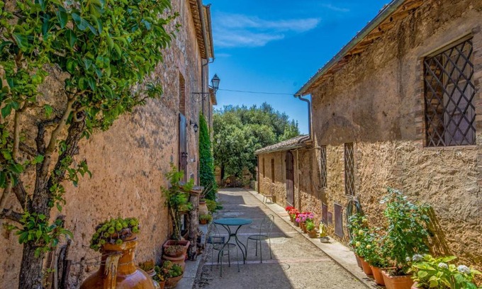 Simignano Apartment | Apartment L'Agrifoglio by Interhome