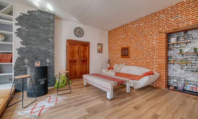 Montauban Apartment | Apartment 'L'Élite Montauban Calme Et Spacieux' with Private Terrace and Wi-Fi