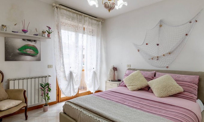 Capanne-Prato-Cinquale Apartment | Apartment 'La Casa Di Mihaela In Versilia' with Mountain View, Balcony and Wi-Fi