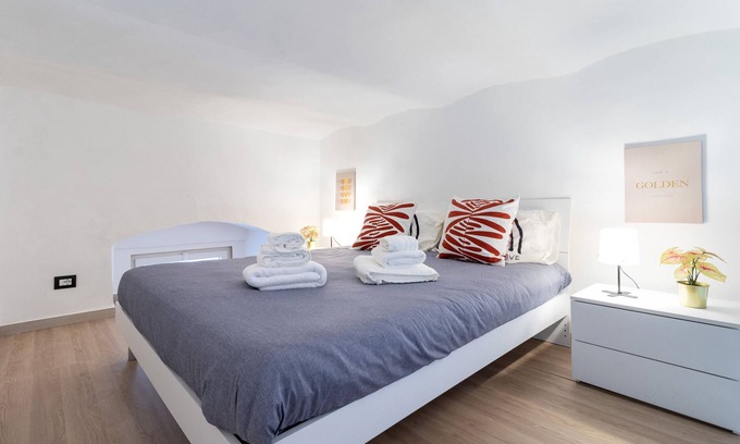 Municipio 2 Apartment | Apartment 'La Dimora In Città' with Wi-Fi and Air Conditioning