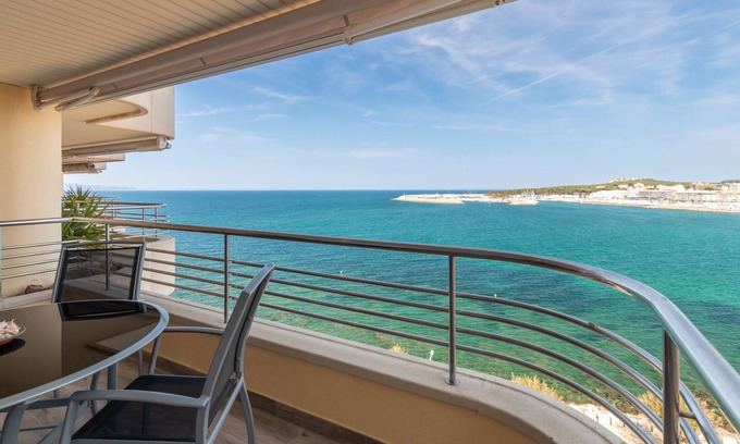 L'Escala Apartment | Apartment 'La Escala' with Sea View and Wi-Fi