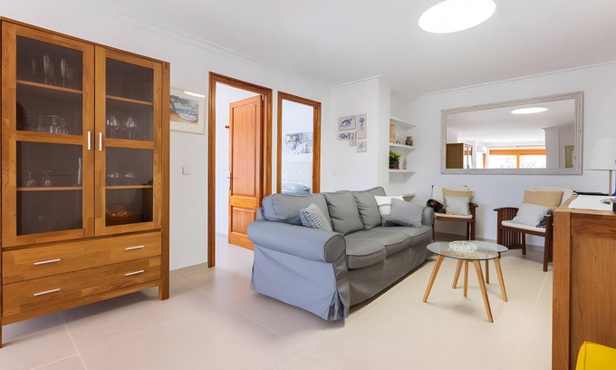 Puerto de Pollensa Apartment | Apartment "Las Columnas" near the Beach with A/C, Wi-Fi, Pool & Balcony