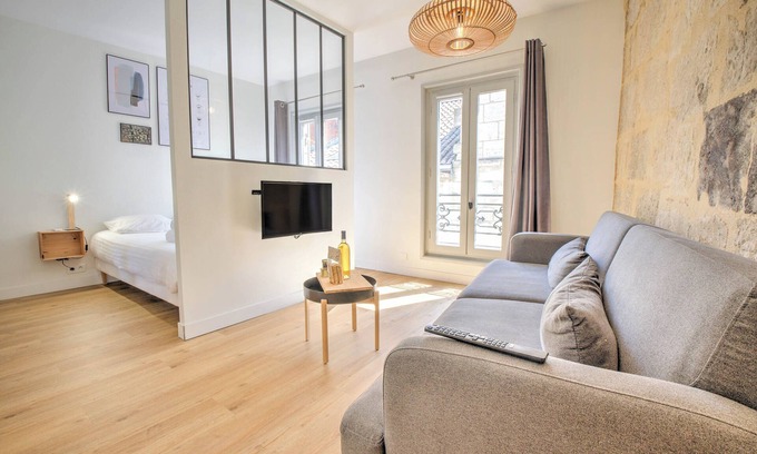 Perigueux Apartment | Apartment 'Le Cocon' with Wi-Fi and Air Conditioning