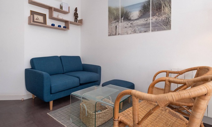 La Trinite-sur-Mer Apartment | Apartment 'Le Petit Galion - Proche Du Port' with Sea View, Balcony and Wi-Fi