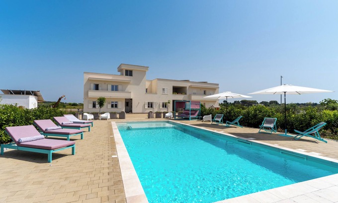 Galatone Apartment | Apartment 'Le Scuderie 7' with Shared Pool, Wi-Fi and Air Conditioning