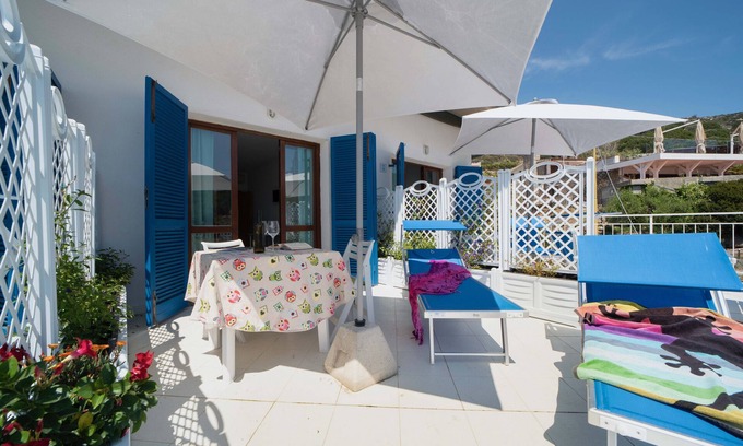 Cavoli Apartment | Apartment 'Le Sirene Mono 8' with Shared Terrace, Wi-Fi and Air Conditioning