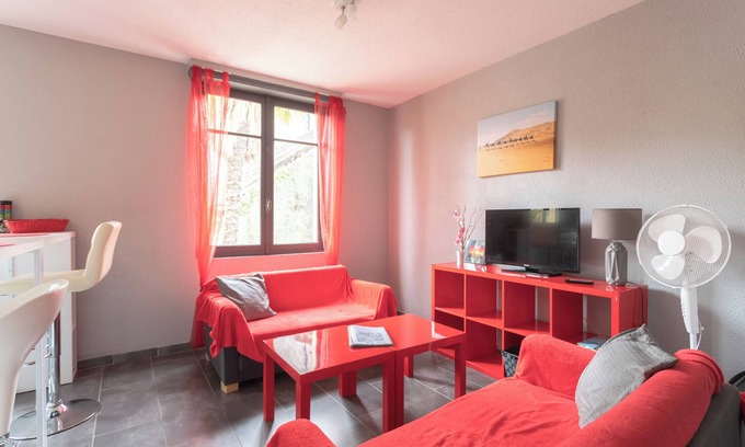 Lourdes Apartment | Apartment "Le Vignemale" in Lourdes, 4 people, private garden, balcony, fast Wi-Fi, close to sights