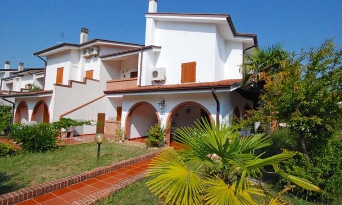 Eraclea Mare Apartment | Apartment Lecci-2 by Interhome