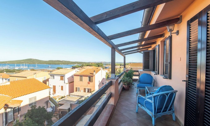 Porto Pozzo Apartment | Apartment 'Lella' with Sea View, Private Terrace and Air Conditioning