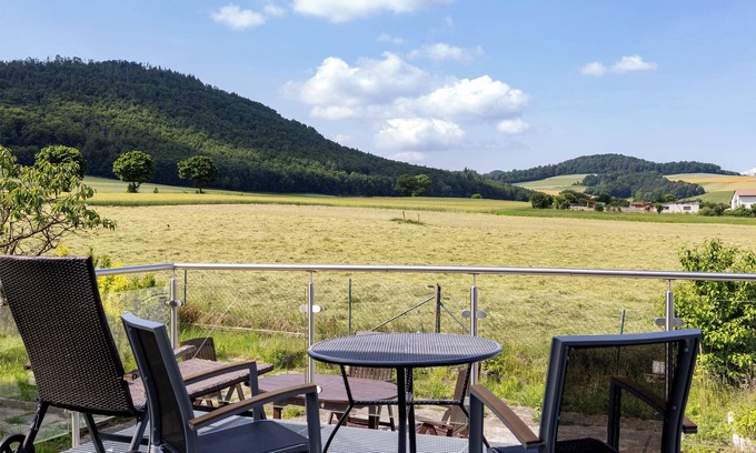 Reinhardshausen Apartment | Apartment 'Lerchenweg B' with Shared Terrace, Shared Garden and Wi-Fi