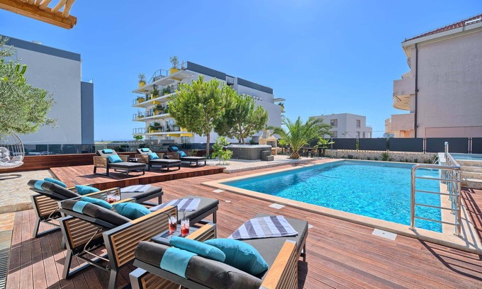 Znjan Apartment | Apartment Liberty Living with Pool II